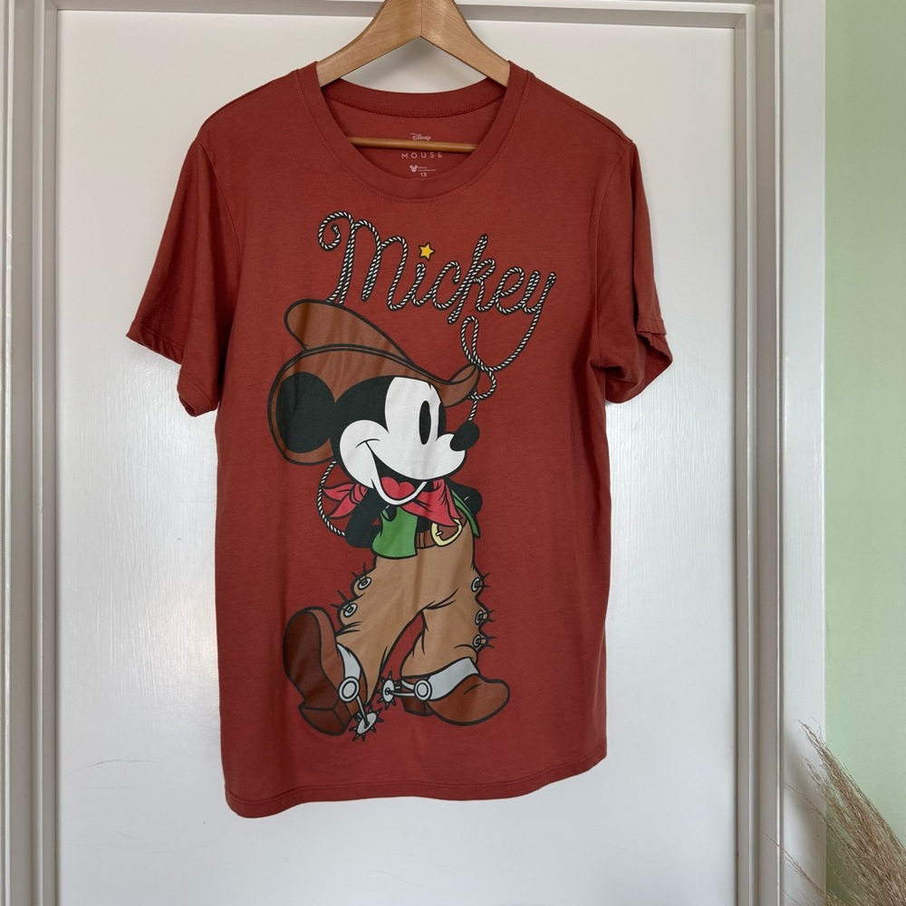 Disney Men's Rust Mickey Mouse Short Sleeve Tee